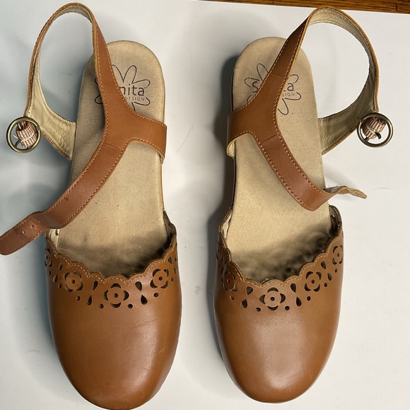 Sanita Women's Tan Leather Clogs - Picture 1 of 10